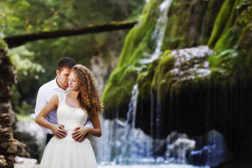 REDNOW PHOTOGRAPHY | TRASH THE DRESS BIGAR WATERFALL