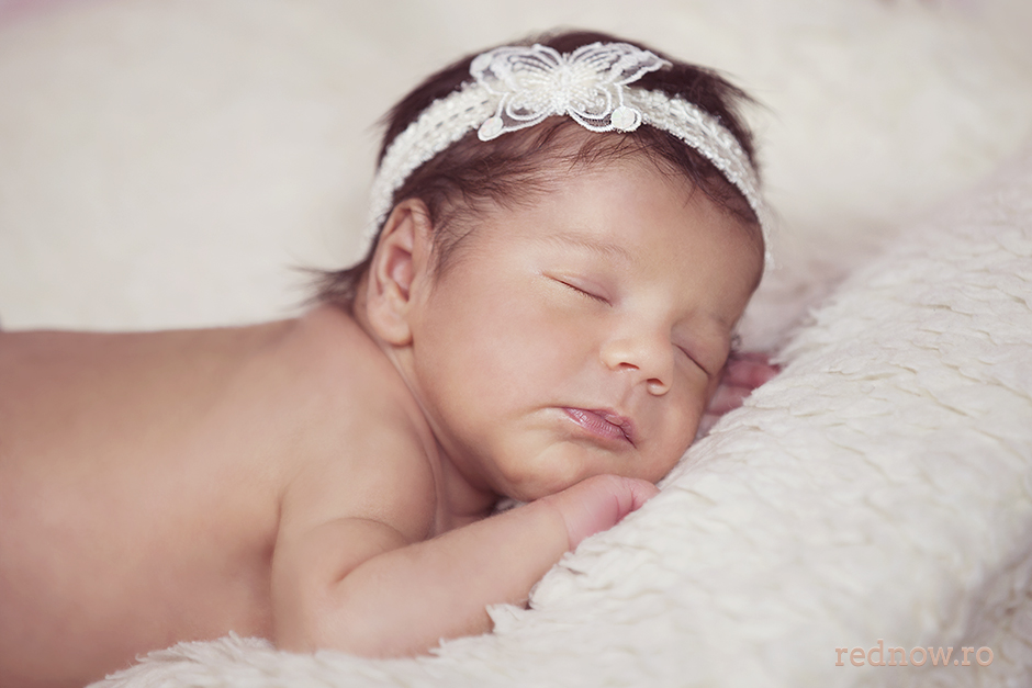 Mayra-newborn-rednow-photography-10